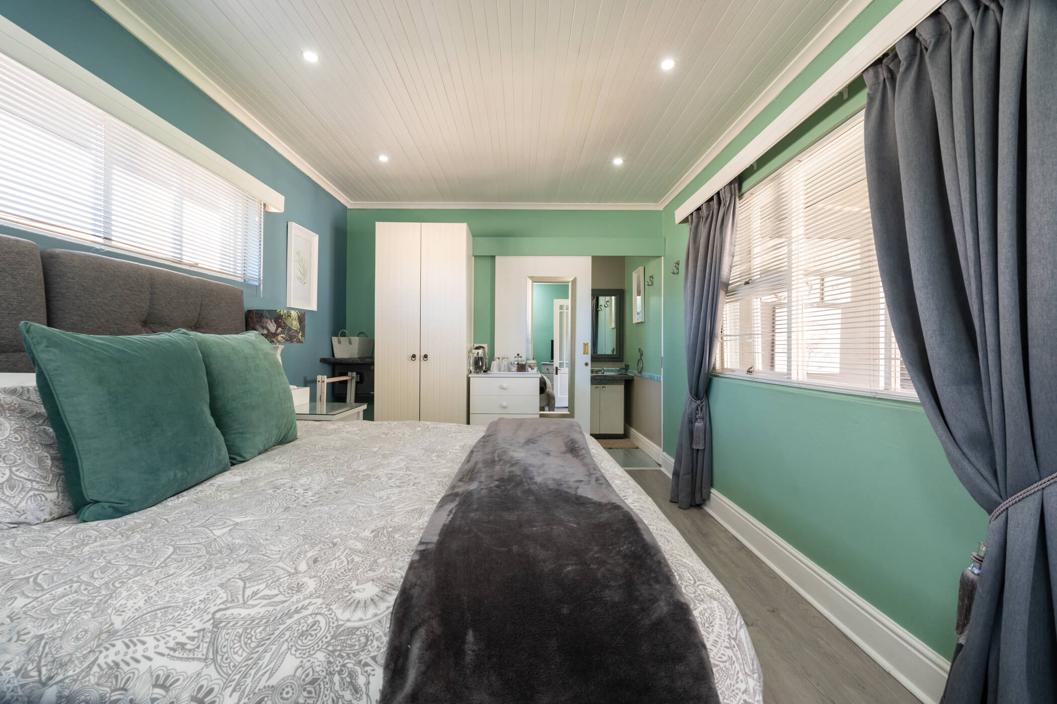 inn-style-guesthouse-village-room-1 inn-style-guesthouse-village-room-1